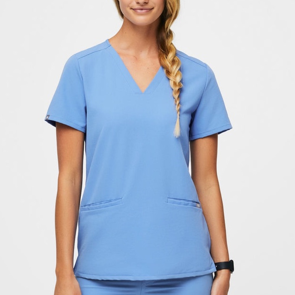 Figs Casma 3 Pocket Scrub Top